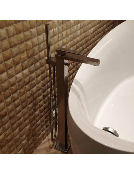 Bongio STELTH Miscelatore vasca da pavimento con set doccia e deviatore