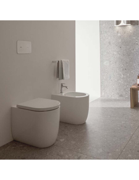 Sanitari filo muro Ideal Standard Blend Curve  vaso AquaBlade bidet e coprivaso rallentato