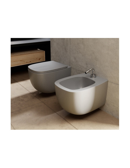 Sanitari sospesi Galassia serie Lola vaso, bidet e coprivaso rallentato